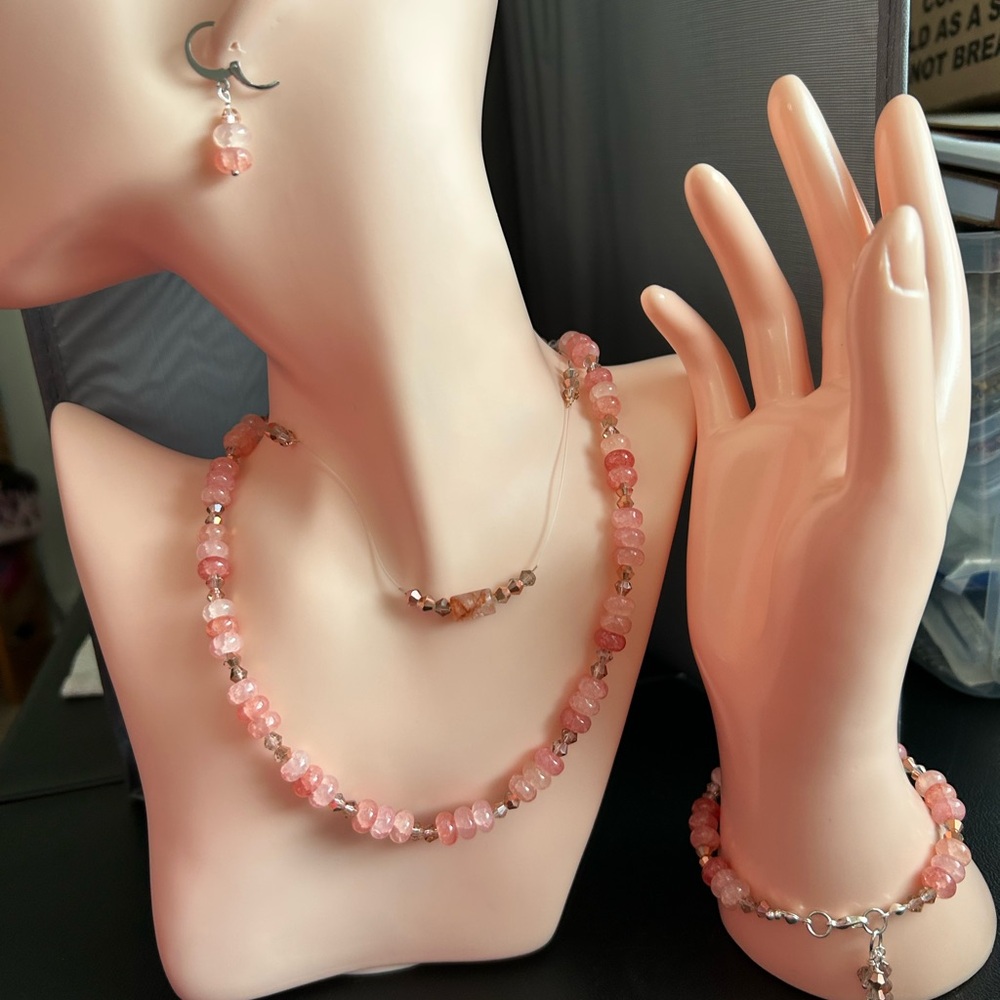 Handcrafted set 4pieces Beaded Necklace, choker, Bracelet & Earrings New.